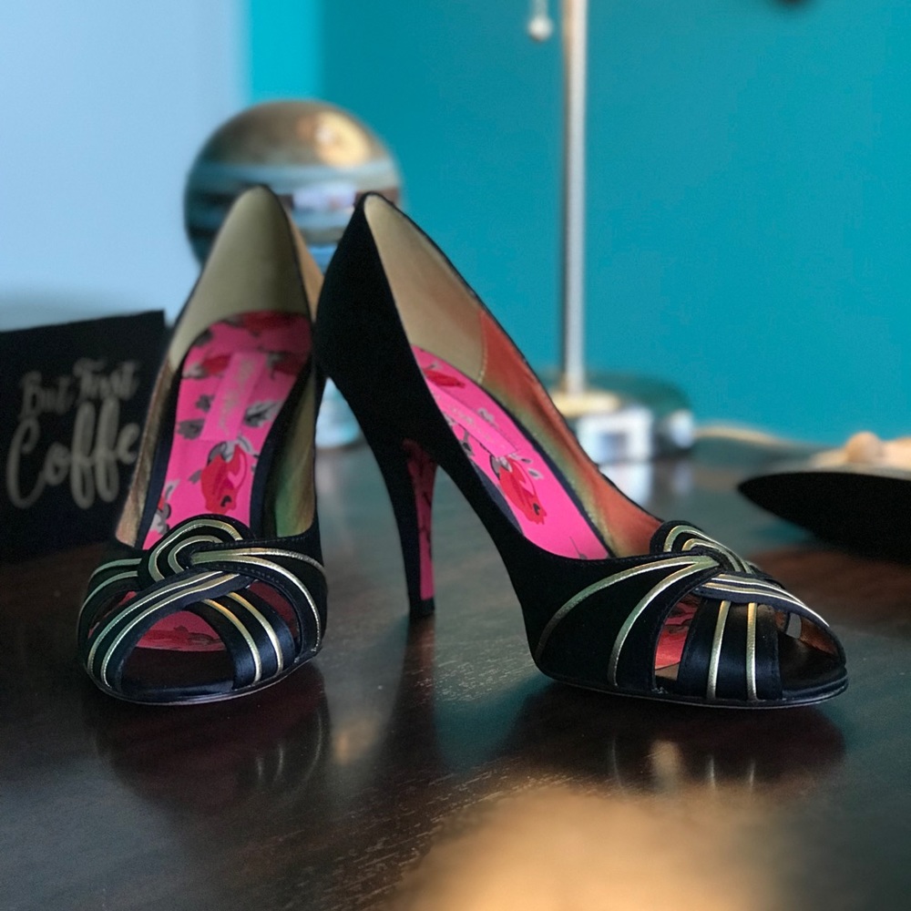 Betsey Johnson Open Toe pumps